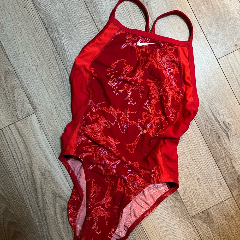 ❌SOLD❌Nike Women’s Competition Suit 32 Red Metallic